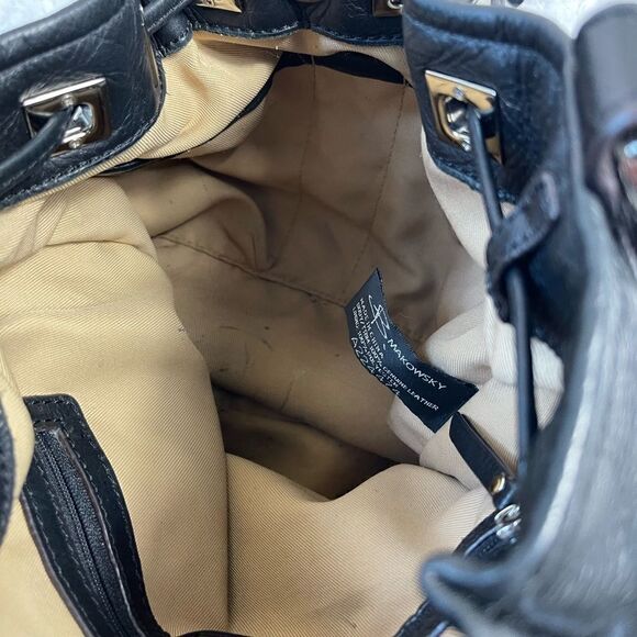 B Makowsky black leather bucket drawing string medium shoulder bag tasse… - Picture 10 of 13
